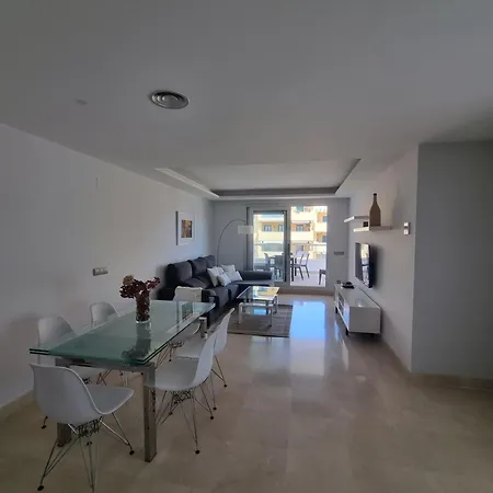 Deluxe 3 Bedroom By Aqua Apartments, 公寓