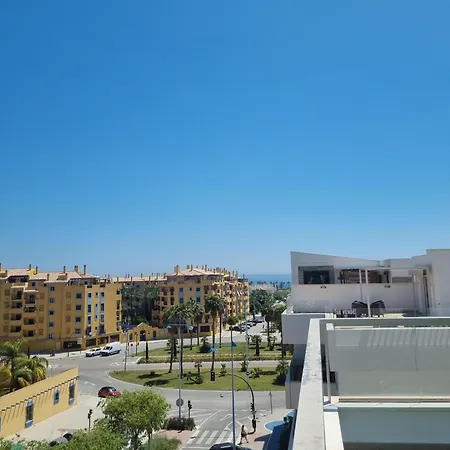 Deluxe 3 Bedroom By Aqua Apartments,