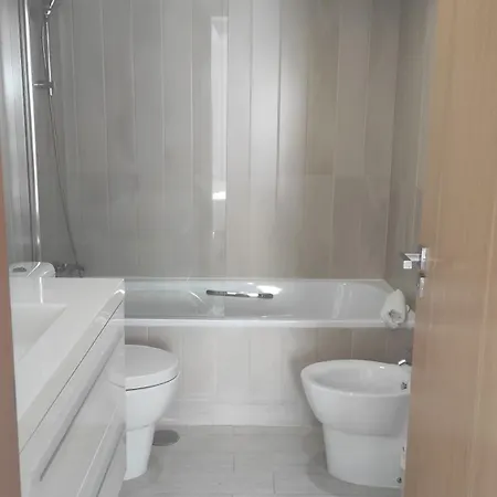 Deluxe 3 Bedroom By Aqua Apartments, Апартаменти