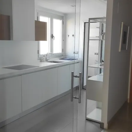 Deluxe 3 Bedroom By Aqua Apartments, *