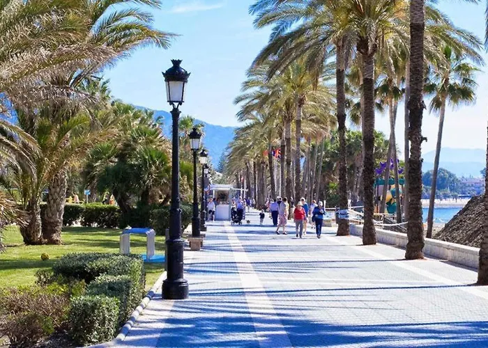 Deluxe 3 Bedroom By Aqua Apartments,