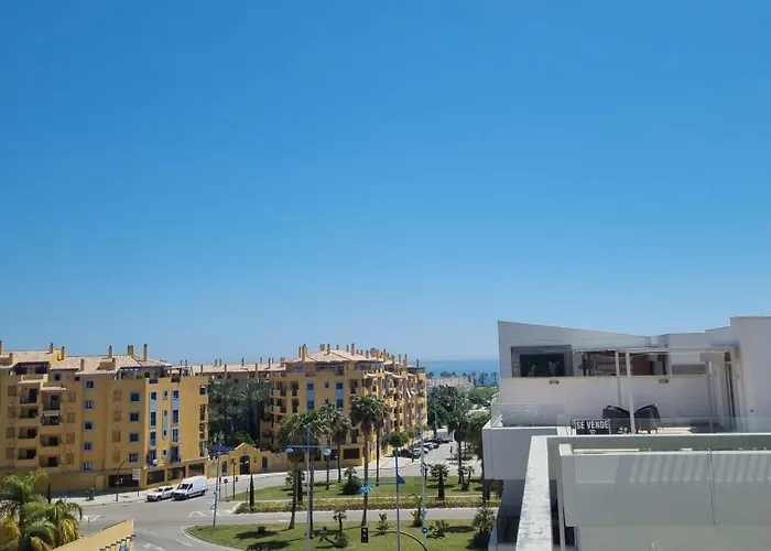 Deluxe 3 Bedroom By Aqua Apartments,