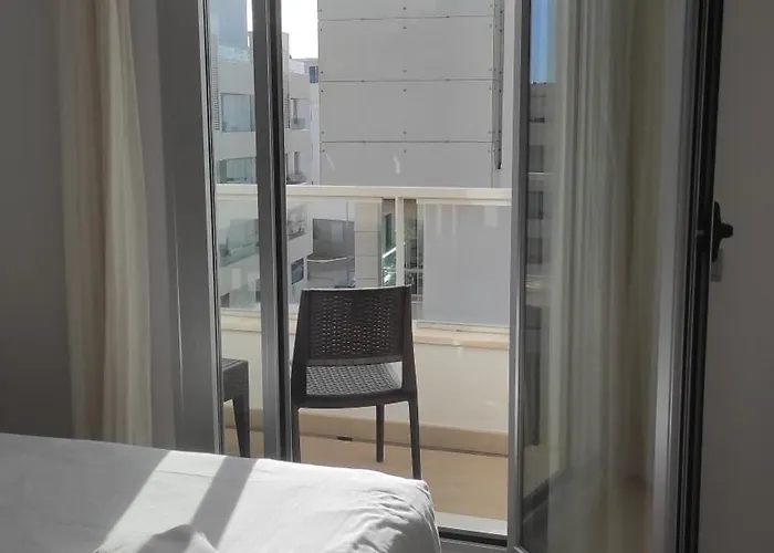 Deluxe 3 Bedroom By Aqua Apartments, *