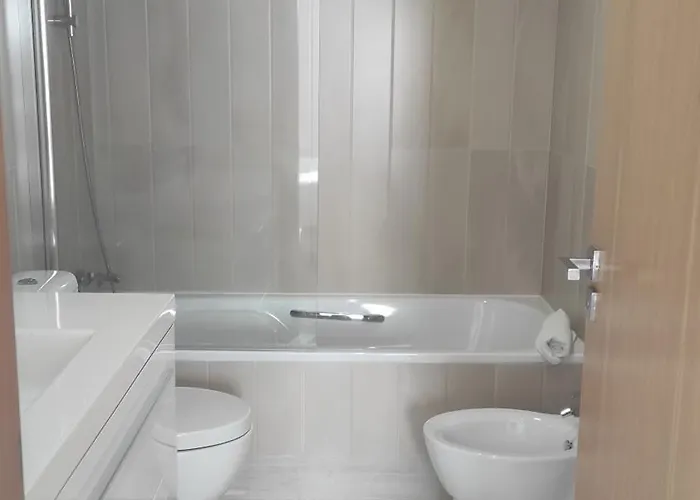 Deluxe 3 Bedroom By Aqua Apartments, شقة