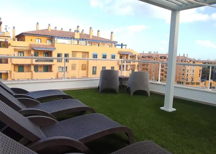 Deluxe 3 Bedroom By Aqua Apartments, *