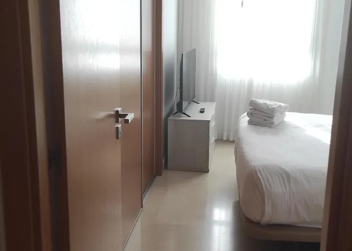 Deluxe 3 Bedroom By Aqua Apartments,