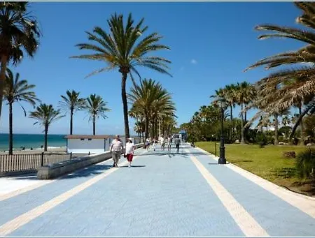 Deluxe 3 Bedroom By Aqua Apartments,