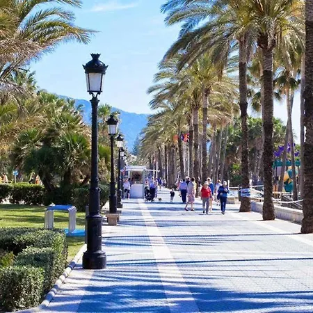 Deluxe 3 Bedroom By Aqua Apartments,