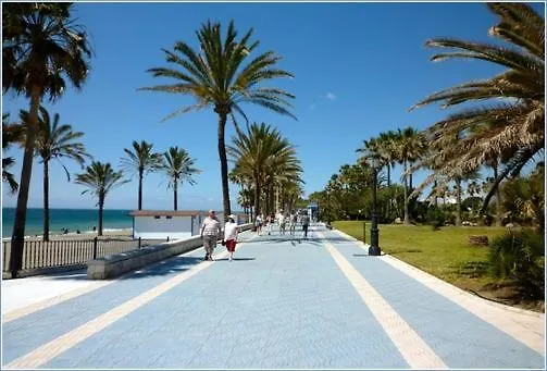 Deluxe 3 Bedroom By Aqua Apartments,